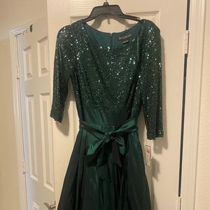 Brand new emerald green special occasion party dress. Skirt has pockets!